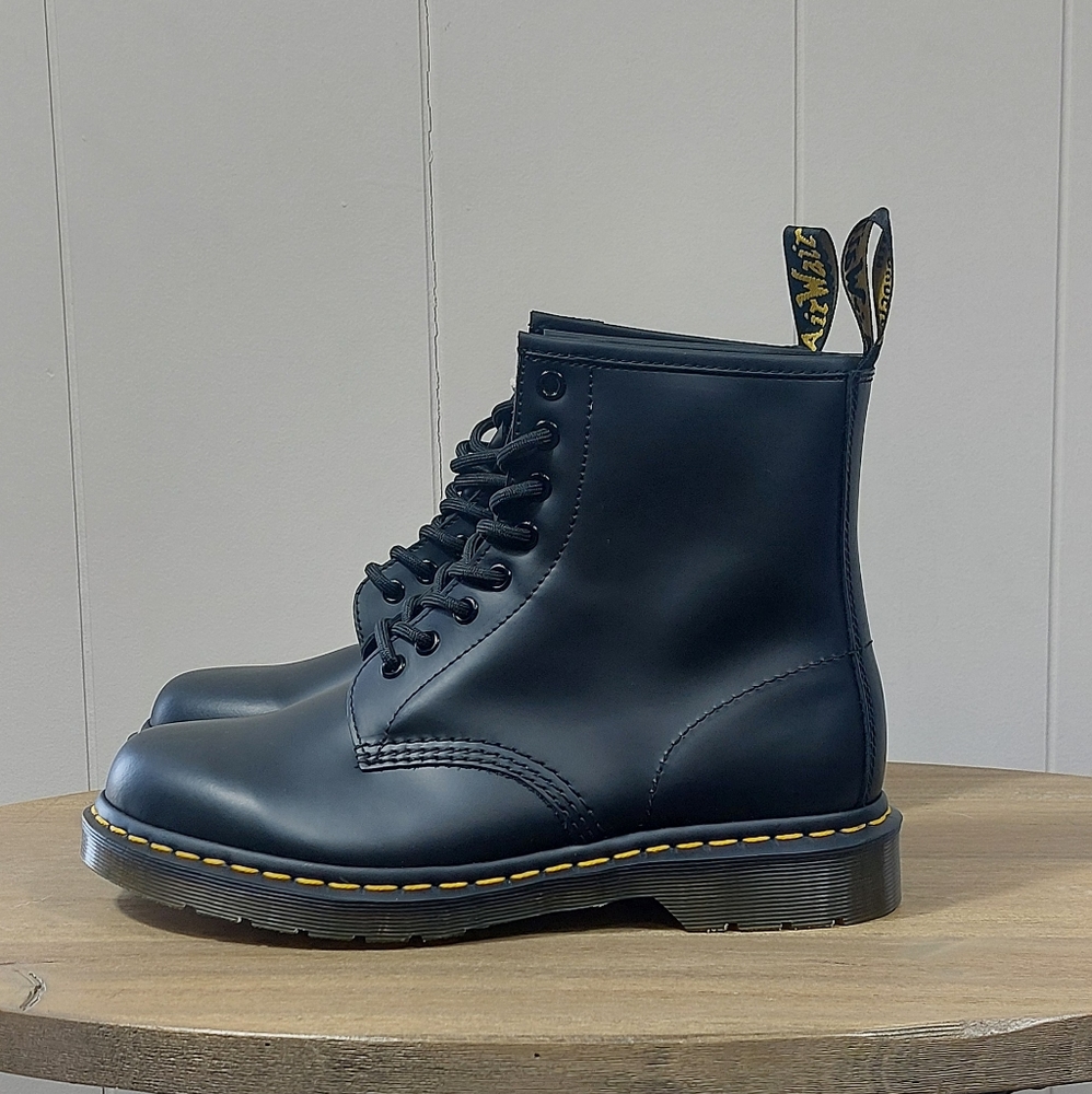 NWT! Dr. Martens 1460 Black Smooth Leather Women's size 9 Mens size 8 - Picture 4 of 14